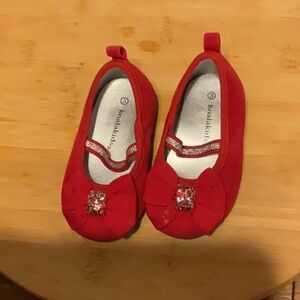Gently used dainty toddler girls red dress shoes size 3 by koala kids.